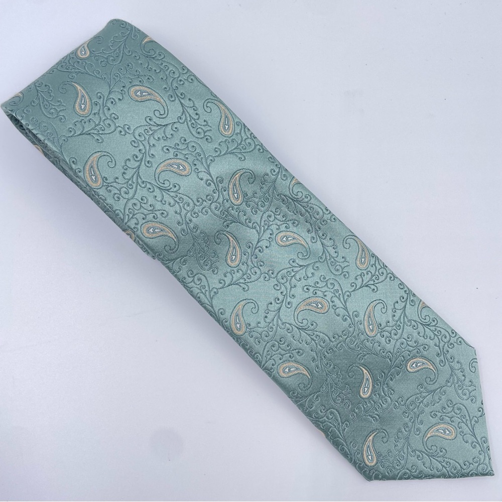 J. Ferrar 100% Silk Elegant Paisley Silk Tie in Mint Green and Silver